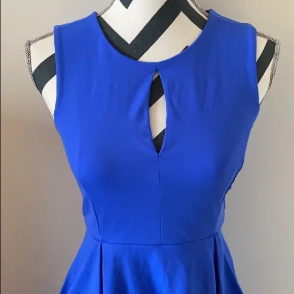 Cynthia Rowley Keyhole Dress - Picture 3 of 8